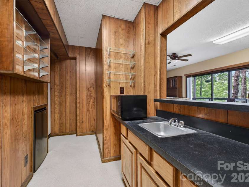 118 Gagama Court, Brevard, NC 28712.  MLS# CAR4369667, YatesRealty ID 32094. Kitchenette