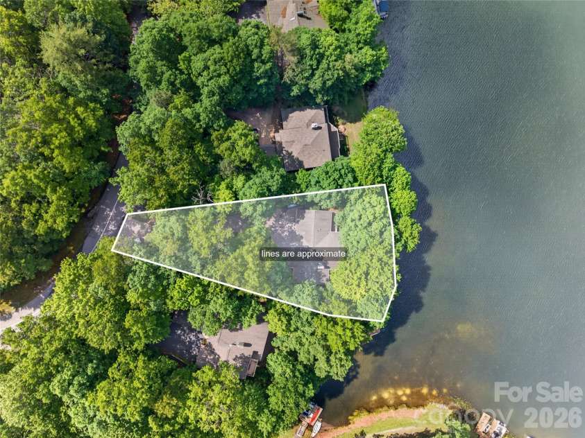 118 Gagama Court, Brevard, NC 28712.  MLS# CAR4369667, YatesRealty ID 32094. Lot line