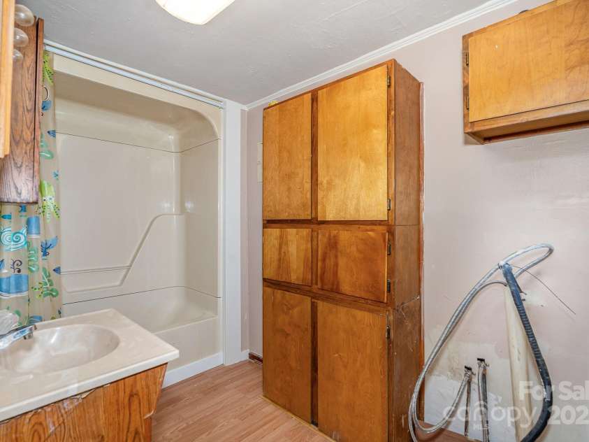 439 Neisler Road, Concord, NC 28025.  MLS# CAR4271277, YatesRealty ID 32095. 