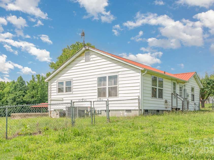 439 Neisler Road, Concord, NC 28025.  MLS# CAR4271277, YatesRealty ID 32095. 