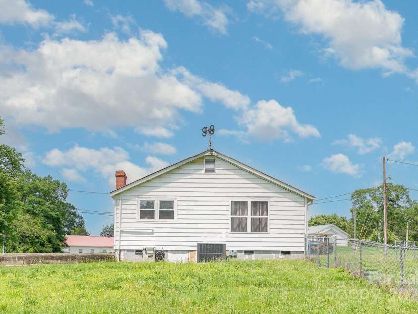 439 Neisler Road, Concord, NC 28025.  MLS# CAR4271277, YatesRealty ID 32095. 