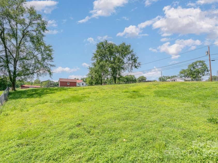 439 Neisler Road, Concord, NC 28025.  MLS# CAR4271277, YatesRealty ID 32095. 