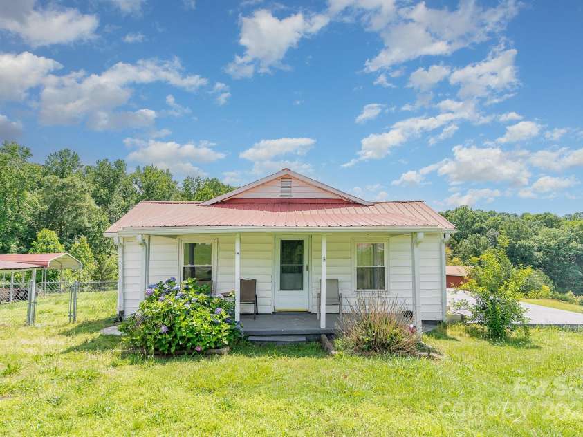 439 Neisler Road, Concord, NC 28025.  MLS# CAR4271277, YatesRealty ID 32095. 