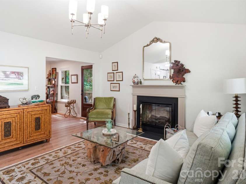 4431 Garris Road, Charlotte, NC 28209.  MLS# CAR4391695, YatesRealty ID 32095. 