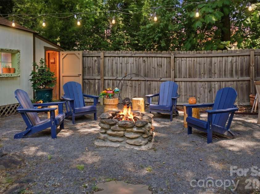 4431 Garris Road, Charlotte, NC 28209.  MLS# CAR4391695, YatesRealty ID 32095. 