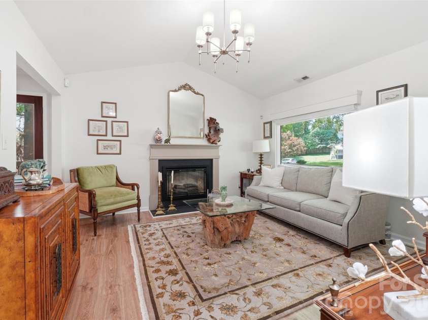 4431 Garris Road, Charlotte, NC 28209.  MLS# CAR4391695, YatesRealty ID 32095. 
