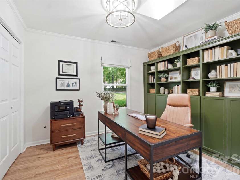4431 Garris Road, Charlotte, NC 28209.  MLS# CAR4391695, YatesRealty ID 32095. 