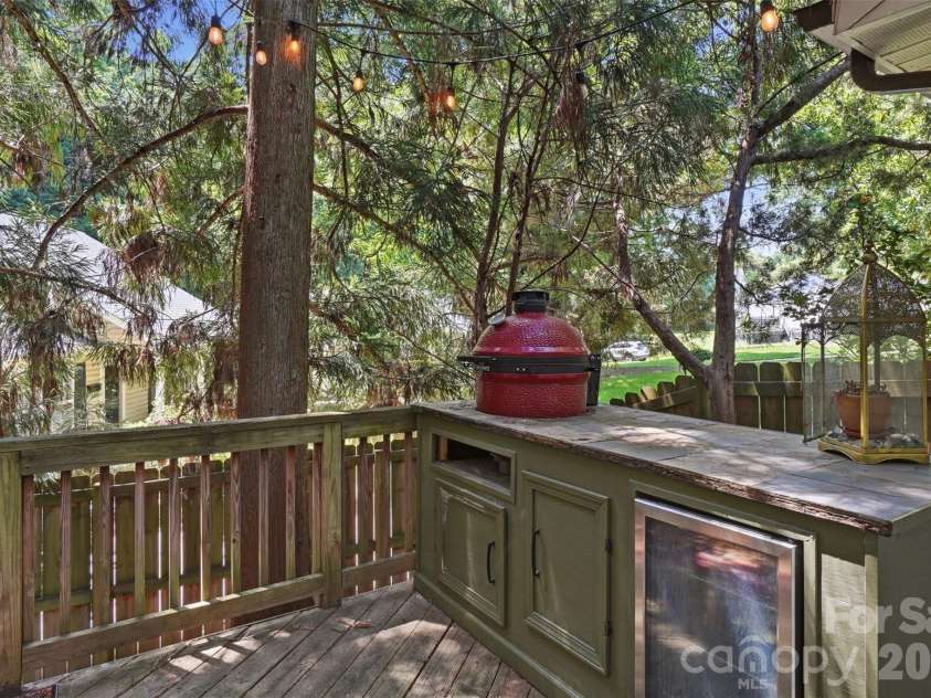 4431 Garris Road, Charlotte, NC 28209.  MLS# CAR4391695, YatesRealty ID 32095. 