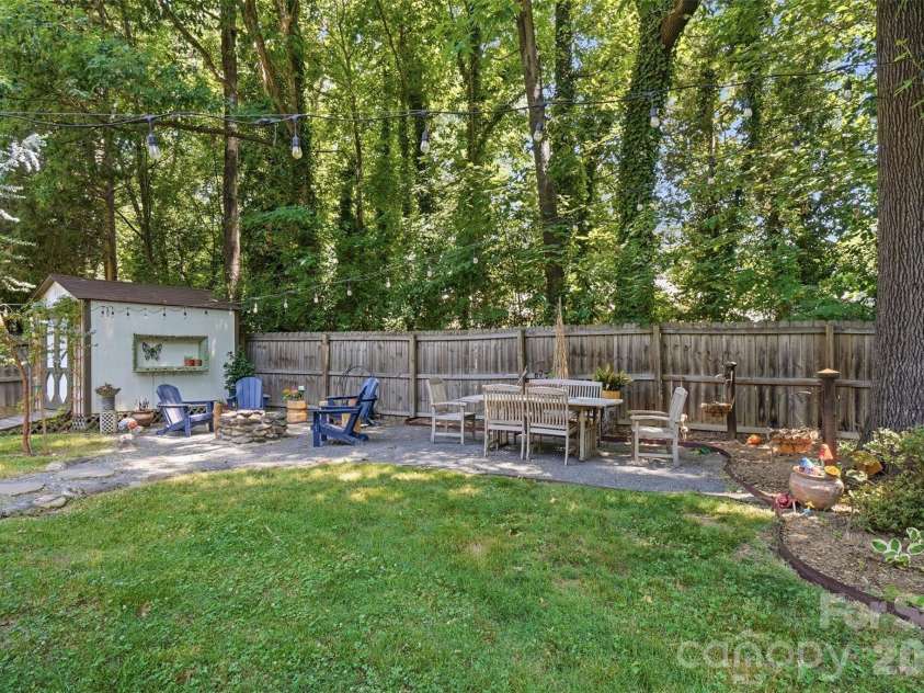 4431 Garris Road, Charlotte, NC 28209.  MLS# CAR4391695, YatesRealty ID 32095. 