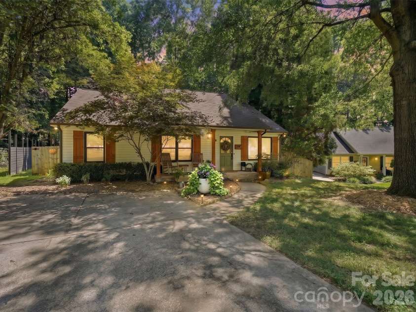 4431 Garris Road, Charlotte, NC 28209.  MLS# CAR4391695, YatesRealty ID 32095. 