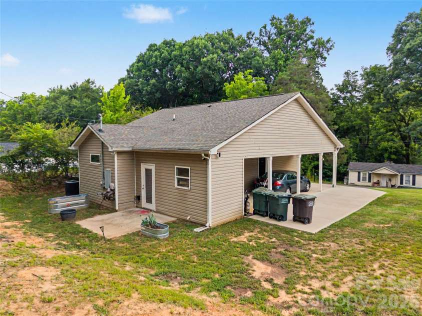 309 James Street, Gastonia, NC 28052.  MLS# CAR4395558, YatesRealty ID 32096. 