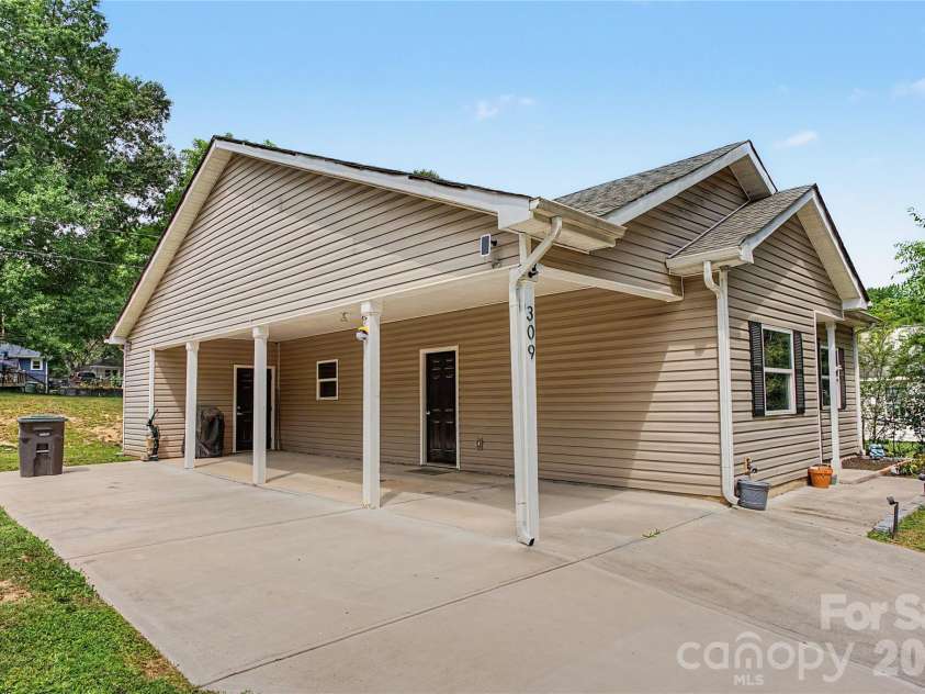 309 James Street, Gastonia, NC 28052.  MLS# CAR4395558, YatesRealty ID 32096. 