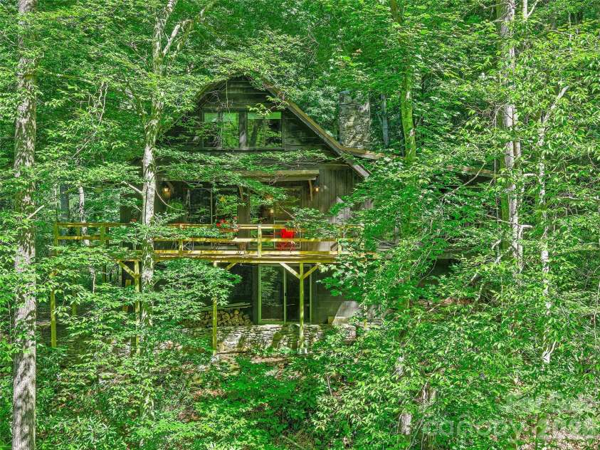 552 Fork Road, Burnsville, NC 28714.  MLS# CAR4395564, YatesRealty ID 32097. Wooded Private oasis