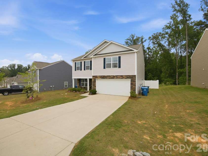 2307 Meadow Stream Drive, Sherrills Ford, NC 28673.  MLS# CAR4389090, YatesRealty ID 32098. 