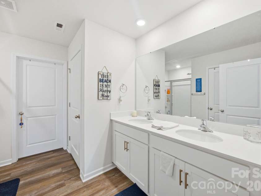 2307 Meadow Stream Drive, Sherrills Ford, NC 28673.  MLS# CAR4389090, YatesRealty ID 32098. 