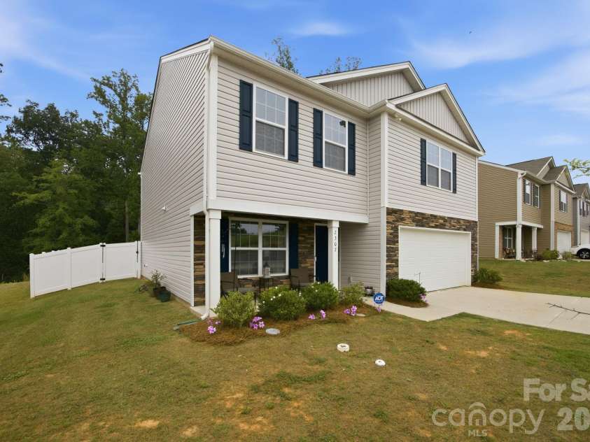 2307 Meadow Stream Drive, Sherrills Ford, NC 28673.  MLS# CAR4389090, YatesRealty ID 32098. 