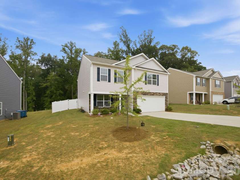 2307 Meadow Stream Drive, Sherrills Ford, NC 28673.  MLS# CAR4389090, YatesRealty ID 32098. 