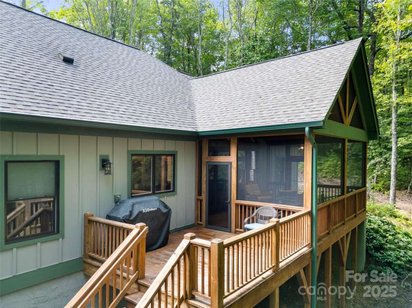 249 Tsisqua Circle, Brevard, NC 28712.  MLS# CAR4284324, YatesRealty ID 32098. 