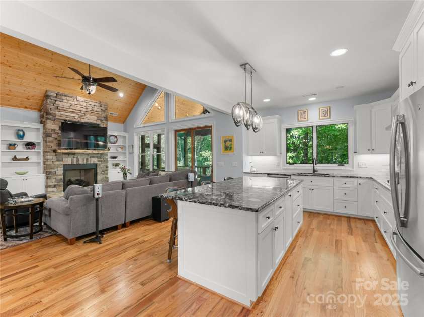 249 Tsisqua Circle, Brevard, NC 28712.  MLS# CAR4284324, YatesRealty ID 32098. 