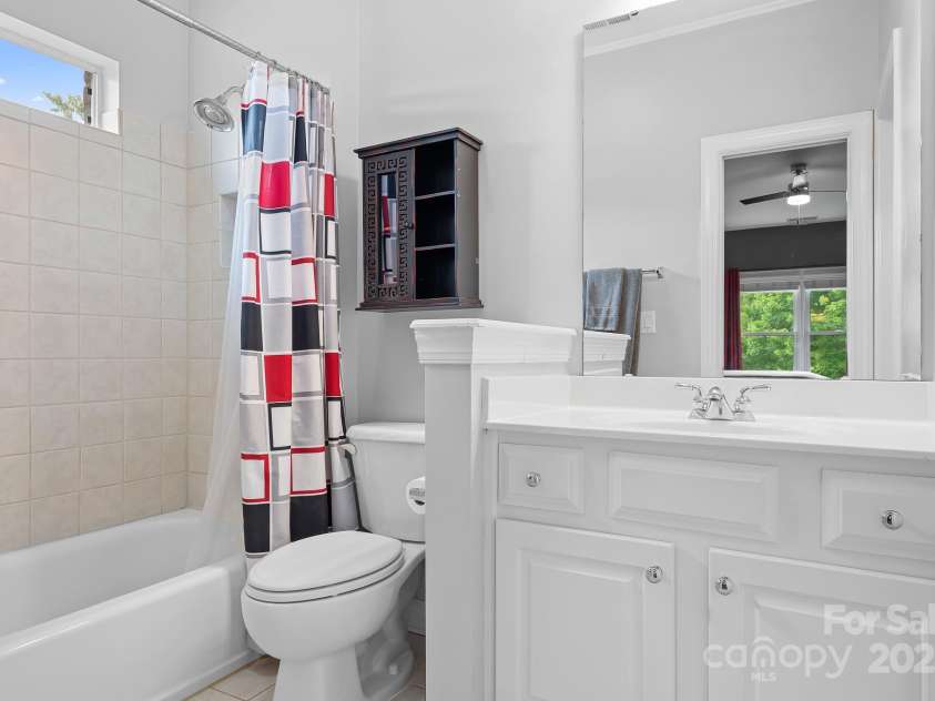 14138 Timbergreen Drive, Huntersville, NC 28078.  MLS# CAR4277542, YatesRealty ID 32099. Ensuite bath to secondary bedroom