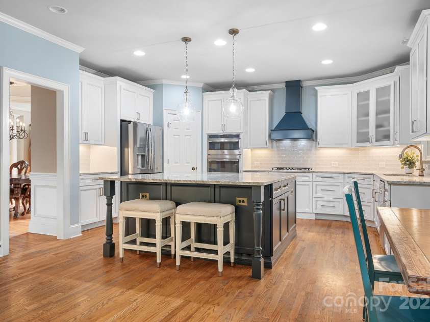 14138 Timbergreen Drive, Huntersville, NC 28078.  MLS# CAR4277542, YatesRealty ID 32099. Fully remodeled Kitchen with large island 2021