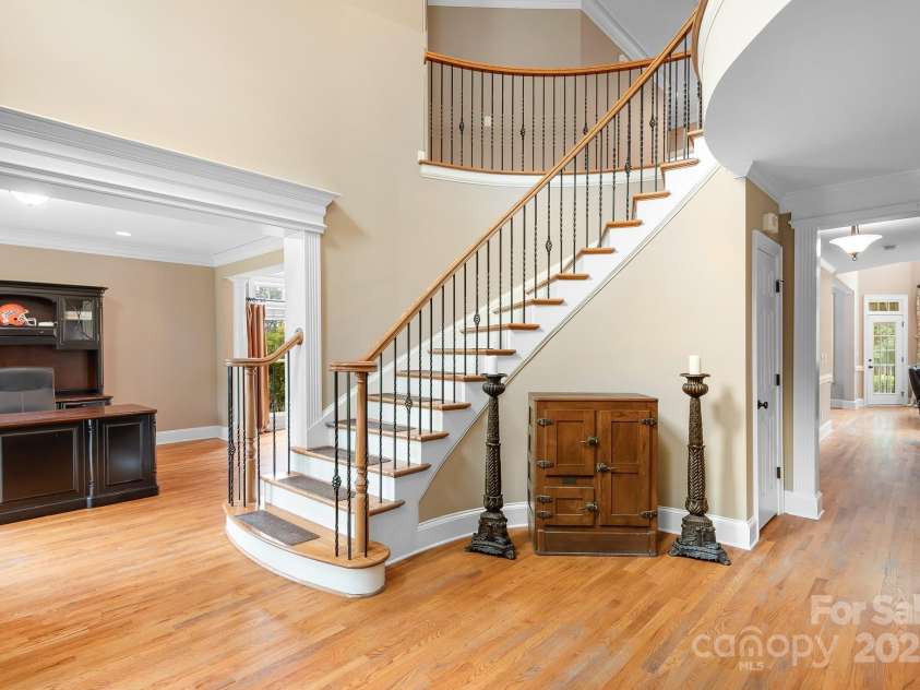 14138 Timbergreen Drive, Huntersville, NC 28078.  MLS# CAR4277542, YatesRealty ID 32099. Grande staircase