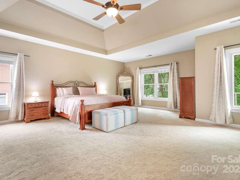 14138 Timbergreen Drive, Huntersville, NC 28078.  MLS# CAR4277542, YatesRealty ID 32099. Massive Owners Suite