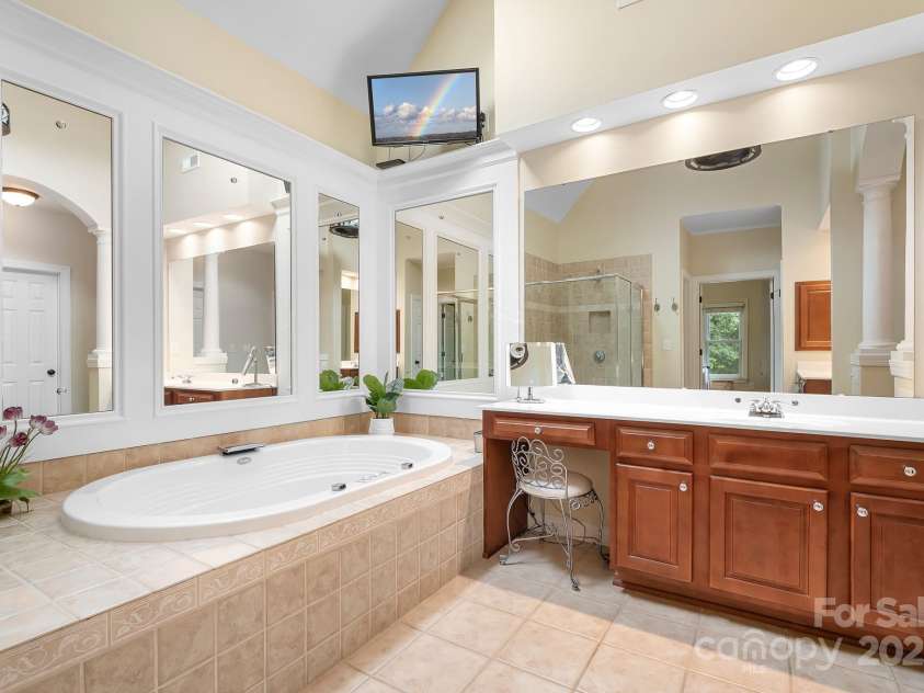 14138 Timbergreen Drive, Huntersville, NC 28078.  MLS# CAR4277542, YatesRealty ID 32099. Spa like owners bath