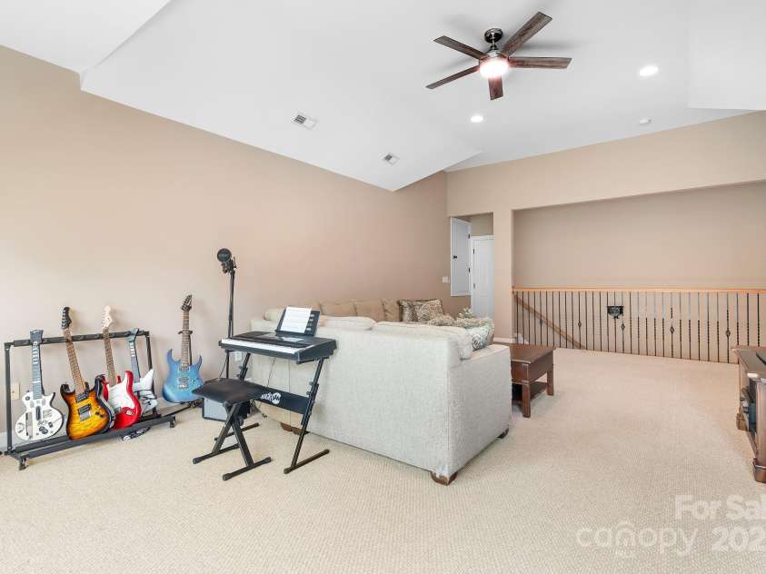 14138 Timbergreen Drive, Huntersville, NC 28078.  MLS# CAR4277542, YatesRealty ID 32099. Spacious bonus room