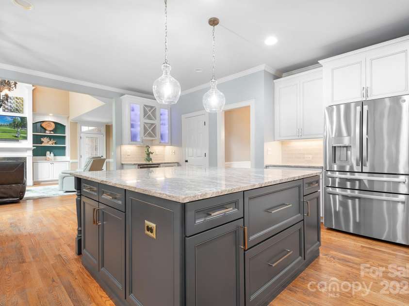 14138 Timbergreen Drive, Huntersville, NC 28078.  MLS# CAR4277542, YatesRealty ID 32099. Tons of island Storage