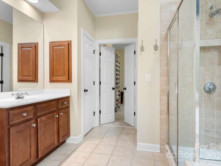 14138 Timbergreen Drive, Huntersville, NC 28078.  MLS# CAR4277542, YatesRealty ID 32099. Whirlpool tub and seperate shower and vanities