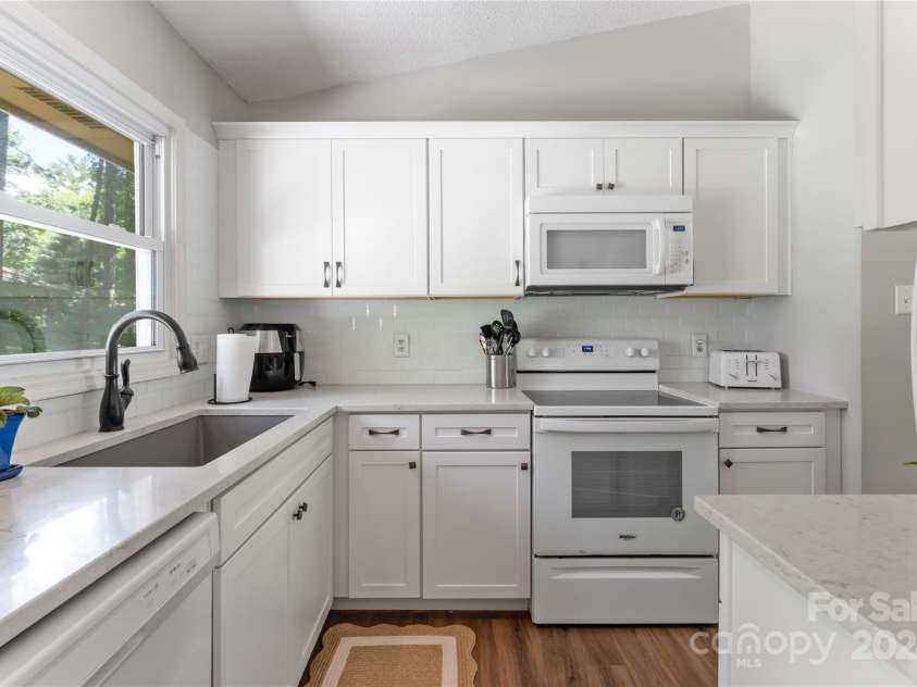 10 Muirfield Drive, Arden, NC 28704.  MLS# CAR4186604, YatesRealty ID 321. 