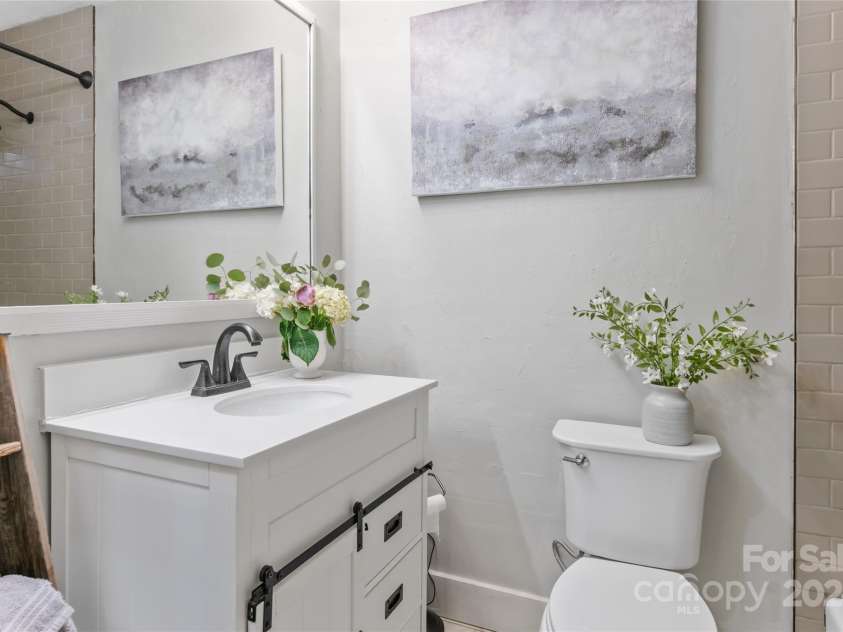 10 Muirfield Drive, Arden, NC 28704.  MLS# CAR4186604, YatesRealty ID 321. 