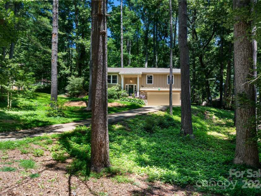 10 Muirfield Drive, Arden, NC 28704.  MLS# CAR4186604, YatesRealty ID 321. 