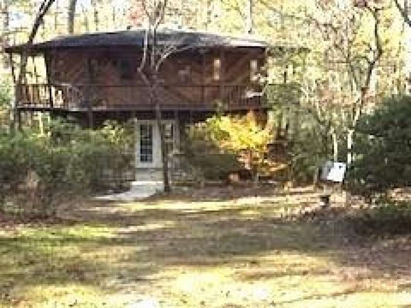 667 Pinewood Knoll Drive, Hendersonville, NC 28739.  MLS# CAR4319035, YatesRealty ID 321. 