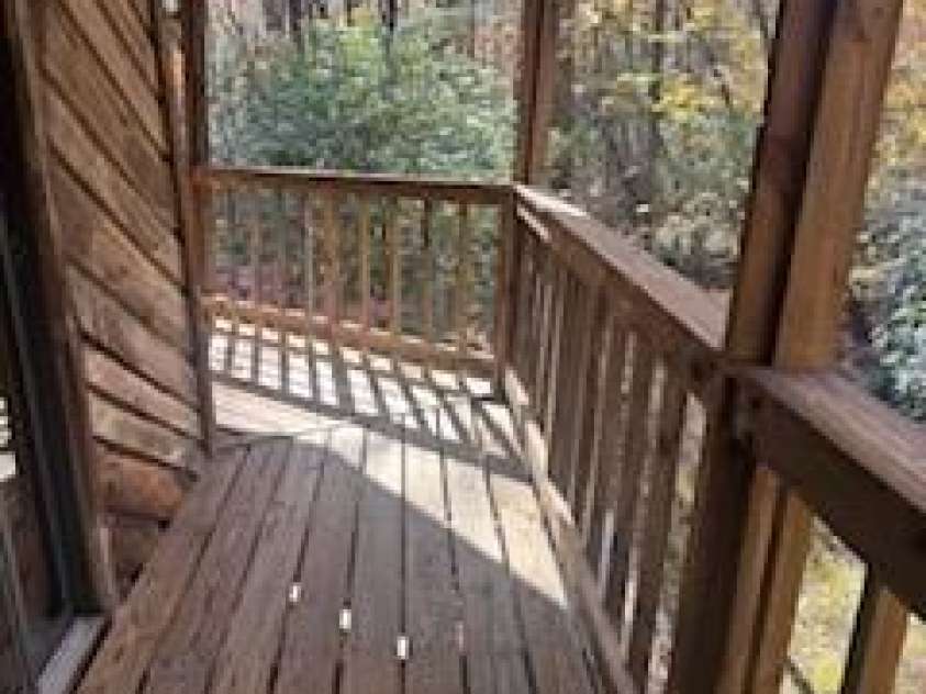 667 Pinewood Knoll Drive, Hendersonville, NC 28739.  MLS# CAR4319035, YatesRealty ID 321. 