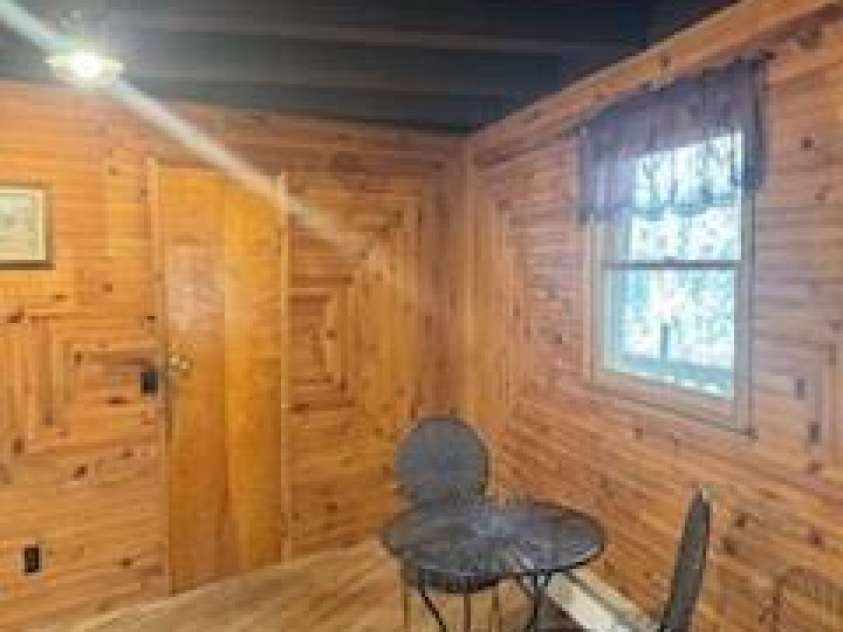 667 Pinewood Knoll Drive, Hendersonville, NC 28739.  MLS# CAR4319035, YatesRealty ID 321. 