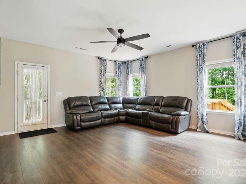 25622 Seagull Drive, Lancaster, SC 29720.  MLS# CAR4197306, YatesRealty ID 3210. Family room