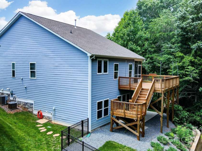 25622 Seagull Drive, Lancaster, SC 29720.  MLS# CAR4197306, YatesRealty ID 3210. Side and back view