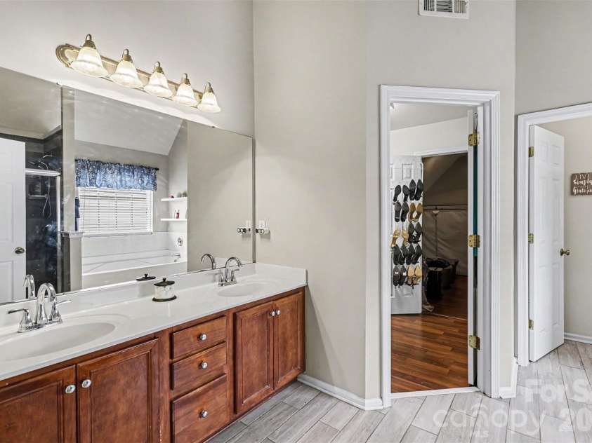 652 Winding Branch Road, Rock Hill, SC 29732.  MLS# CAR4394771, YatesRealty ID 32100. 