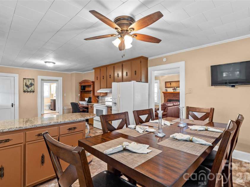 167 Rinehardt Road, Mooresville, NC 28115.  MLS# CAR4389996, YatesRealty ID 32101. 