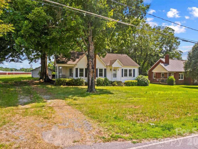 167 Rinehardt Road, Mooresville, NC 28115.  MLS# CAR4389996, YatesRealty ID 32101. 