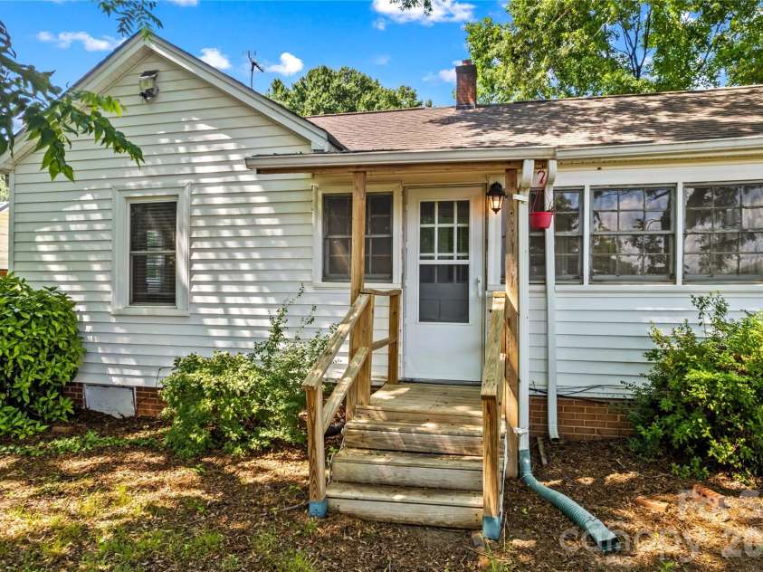 167 Rinehardt Road, Mooresville, NC 28115.  MLS# CAR4389996, YatesRealty ID 32101. 