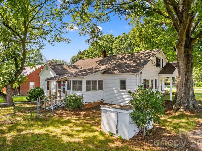 167 Rinehardt Road, Mooresville, NC 28115.  MLS# CAR4389996, YatesRealty ID 32101. 