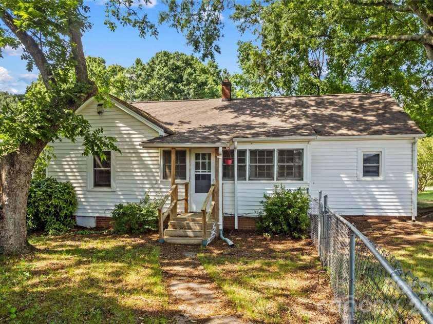 167 Rinehardt Road, Mooresville, NC 28115.  MLS# CAR4389996, YatesRealty ID 32101. 