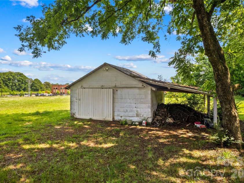 167 Rinehardt Road, Mooresville, NC 28115.  MLS# CAR4389996, YatesRealty ID 32101. 