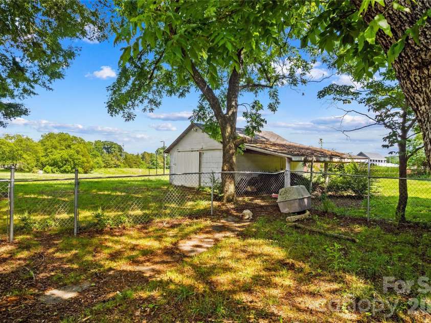 167 Rinehardt Road, Mooresville, NC 28115.  MLS# CAR4389996, YatesRealty ID 32101. 