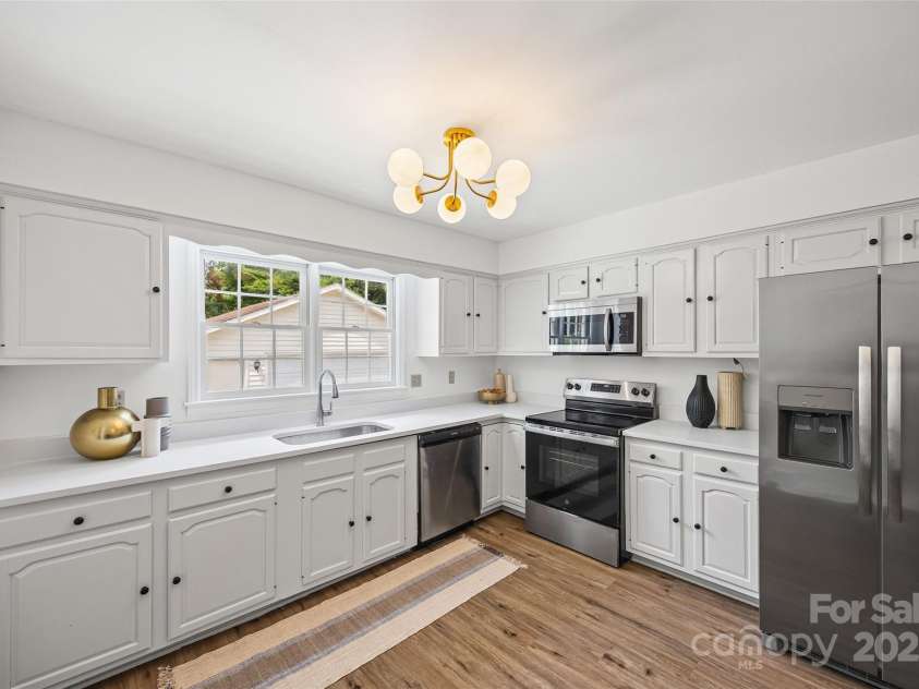 6511 Windyrush Road, Charlotte, NC 28226.  MLS# CAR4289424, YatesRealty ID 32102. 