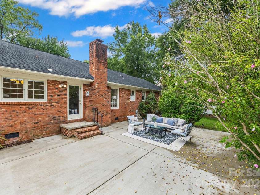6511 Windyrush Road, Charlotte, NC 28226.  MLS# CAR4289424, YatesRealty ID 32102. 