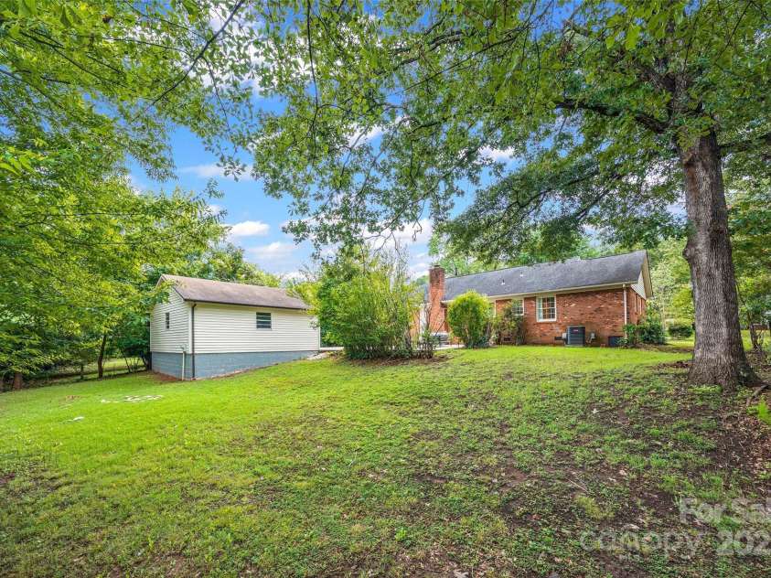 6511 Windyrush Road, Charlotte, NC 28226.  MLS# CAR4289424, YatesRealty ID 32102. 